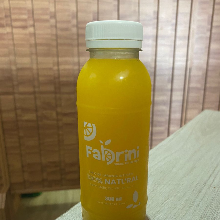 Garrafa de suco de laranja Fabrini de 2 litros